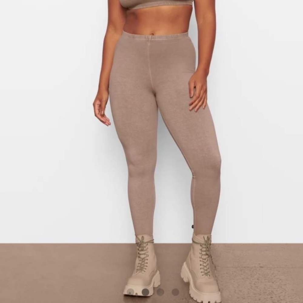 SKIMS Outdoor Legging Camel Size M